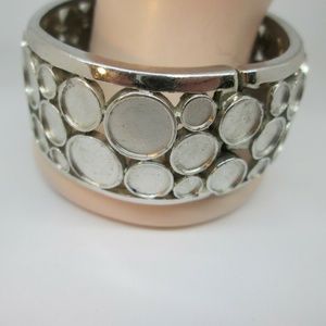 Vtg designer trifari silver tone bracelet